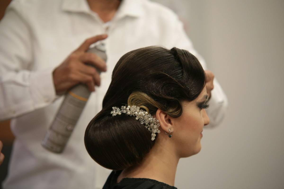 Volumizing Hair Spray: 7 Proven Ways to Avoid Flat, Lifeless Hair